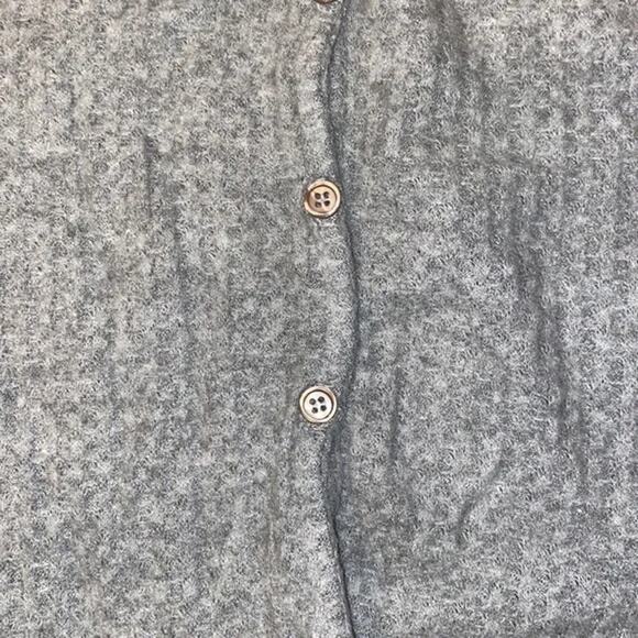 Socialite Women's Cropped Cardigan Sweater Large Grey NWT V-Neck Long Sleeve - Picture 6 of 8